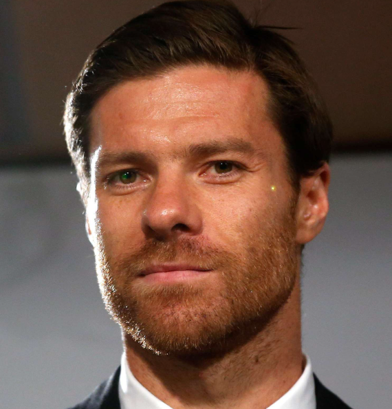 巴尔韦德位置变迁：从右后卫回归中场背后的战术考量