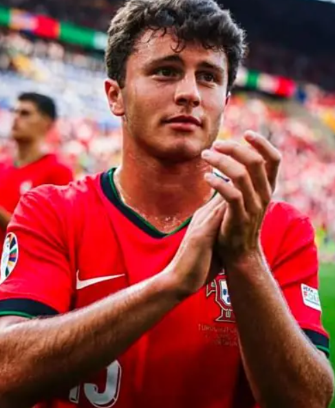 巴黎圣日耳曼客场险胜里昂：若昂 - 内维斯补时建功谈赛后感悟