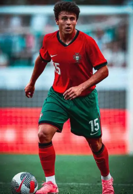 <a href='/news/tag/1124.html' style='color: blue;'>巴黎圣日耳曼</a>客场险胜里昂：若昂 - 内维斯补时建功谈赛后感悟