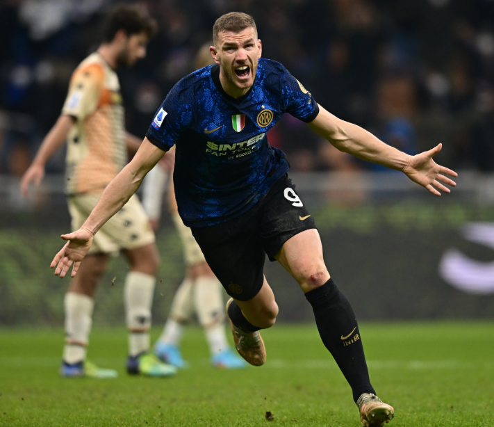 波黑<a href='/news/tag/1253.html' style='color: blue;'>世预赛</a>强势突围：<a href='/news/tag/1099761.html' style='color: blue;'>哲科</a>宝刀未老，附加赛席位提前落袋